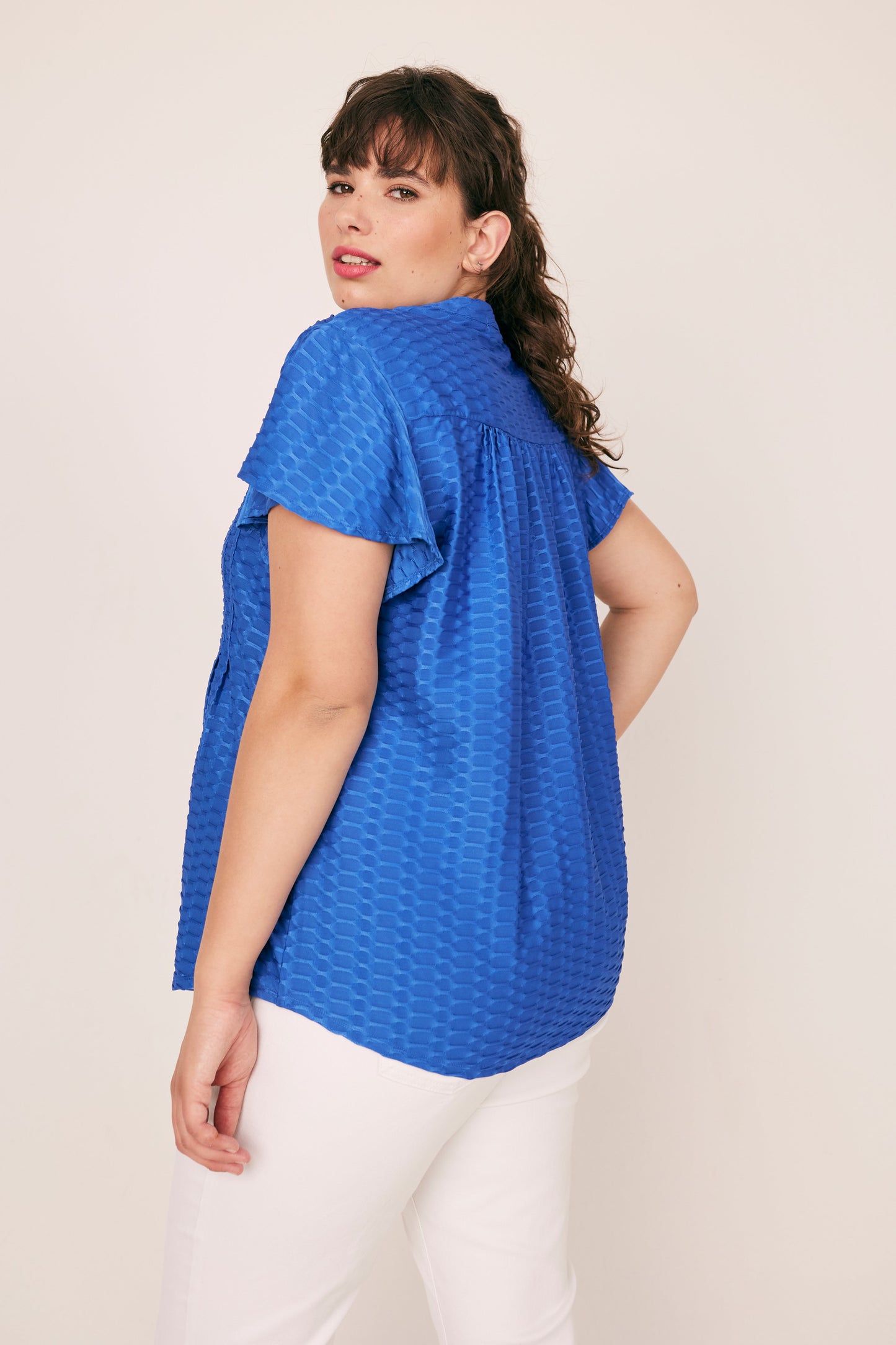 Roz & Ali Cap Flutter Sleeve Plain Popover - Plus