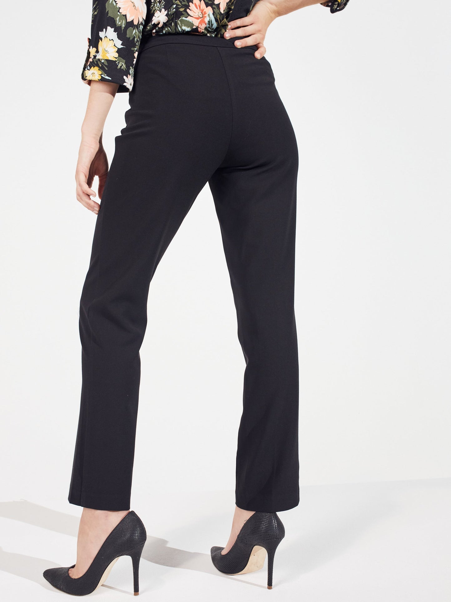 Pull On Tummy Control Pants With L Pockets -Short