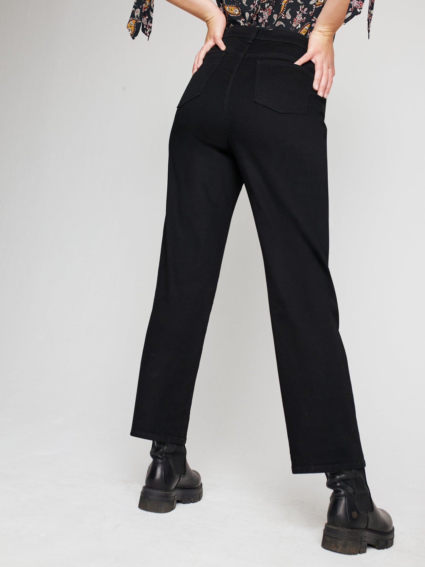 Westport Signature Black Straight Leg Jeans