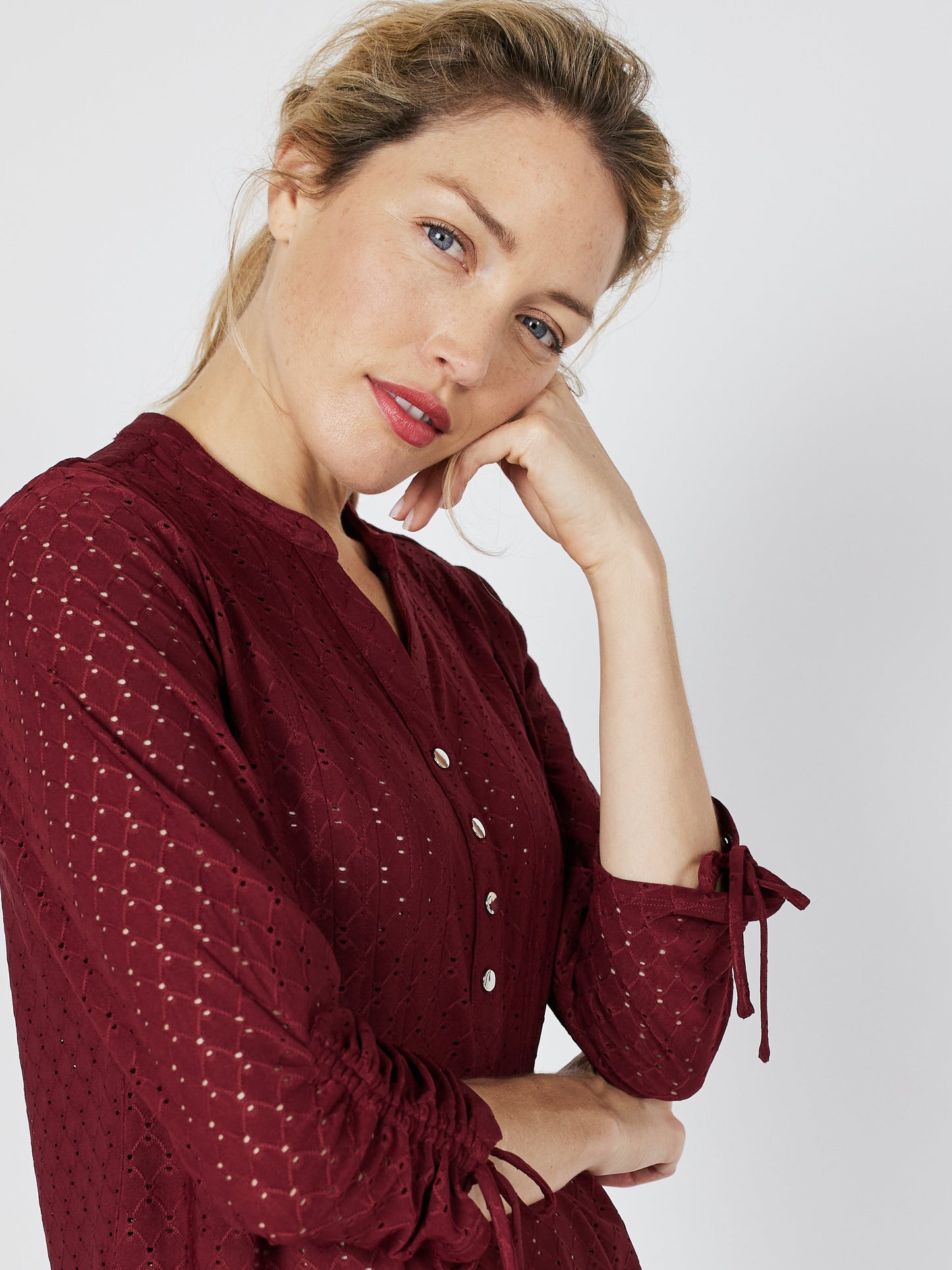 Roz & Ali Red Eyelet Tie Sleeve Popover