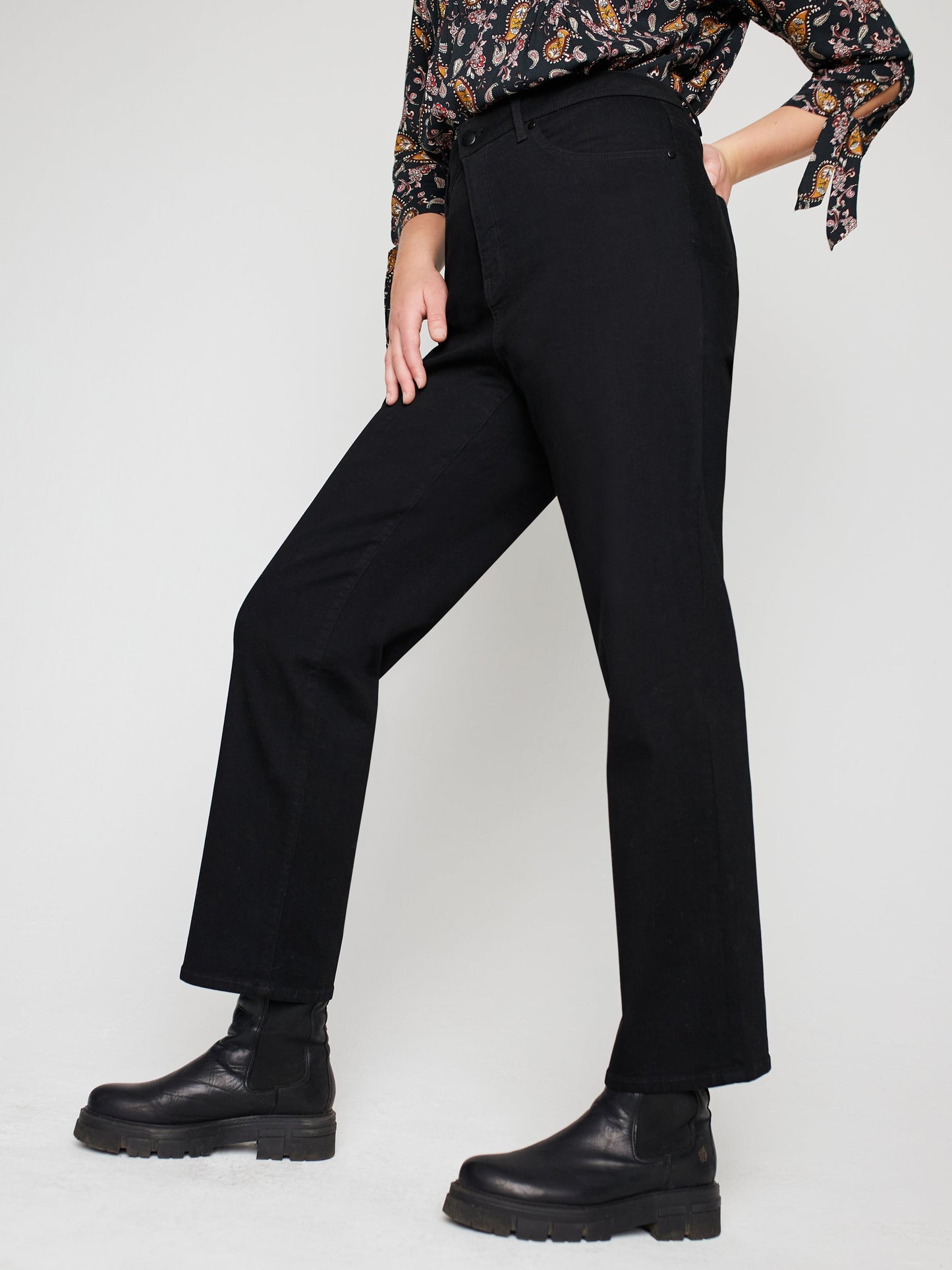 Westport Signature Black Straight Leg Jeans