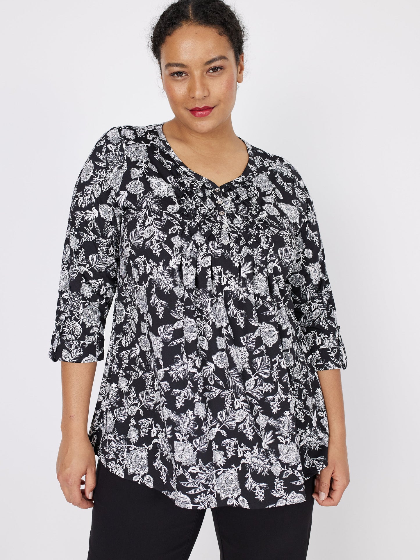 Roz & Ali V-Neck Puff Print Popover - Plus